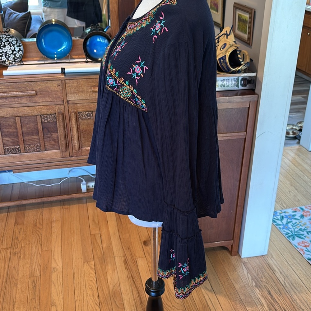 KAS NEW YORK Women's Navy Embroidered Bell Sleeve snap front blouse - Picture 2 of 8